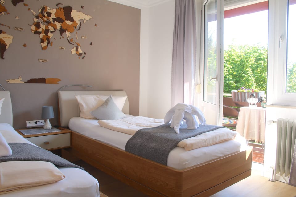Double Room, Balcony | Desk, blackout drapes, soundproofing, free WiFi
