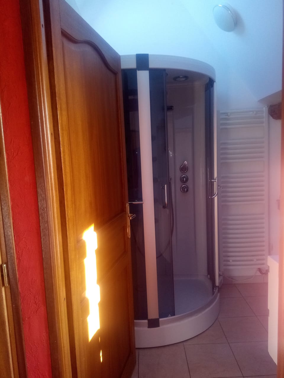 Quadruple Room (Basse cour) | Bathroom shower