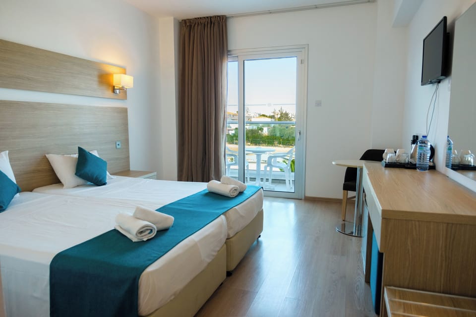 Superior Twin Room | In-room safe, desk, soundproofing, free WiFi