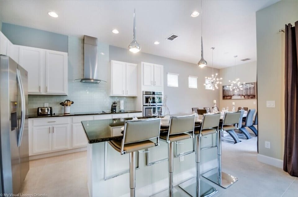 Villa, 5 Bedrooms | Private kitchen | Microwave, dishwasher