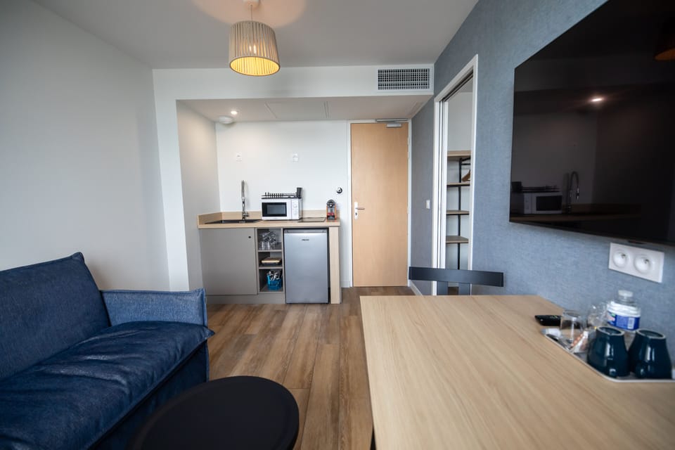 Appartement T2 vue mer TWIN | Living area | Flat-screen TV