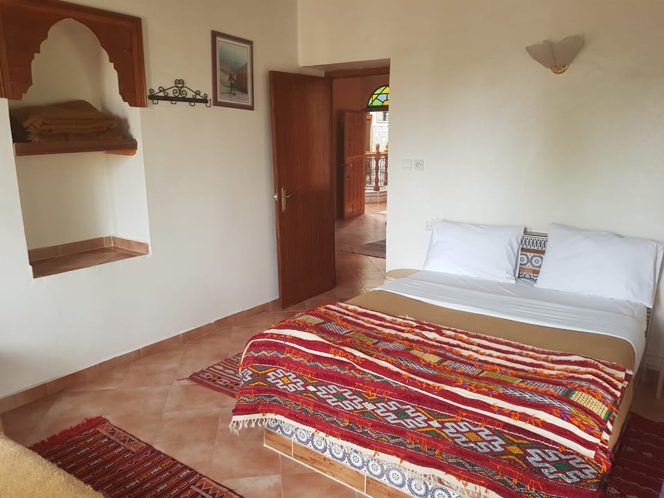 Standard Room | Desk, iron/ironing board (on request), WiFi (free), bed sheets