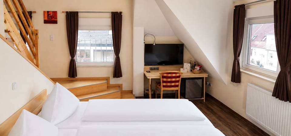 Standard Quadruple Room | Minibar, desk, soundproofing, WiFi (free)