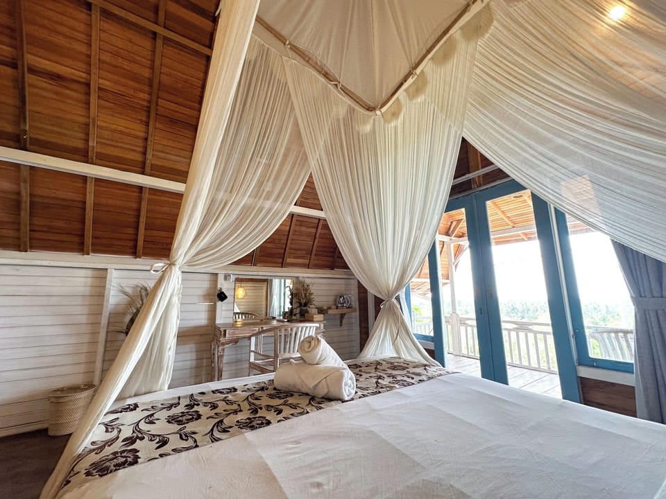 Deluxe Double Room | In-room safe, desk, soundproofing, iron/ironing board