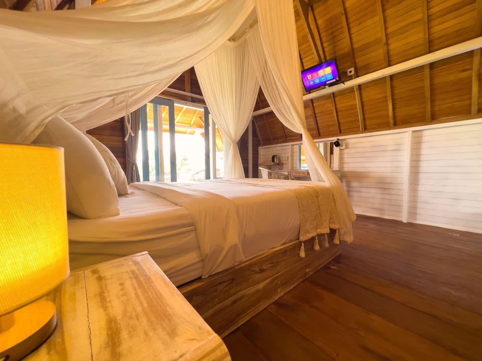 Deluxe Double Room | In-room safe, desk, soundproofing, iron/ironing board