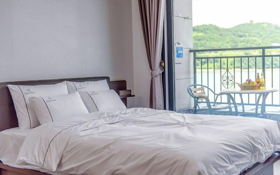 Double Room (B) | Premium bedding, down comforters, individually decorated