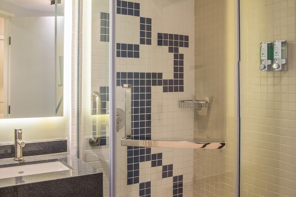 Shower, towels