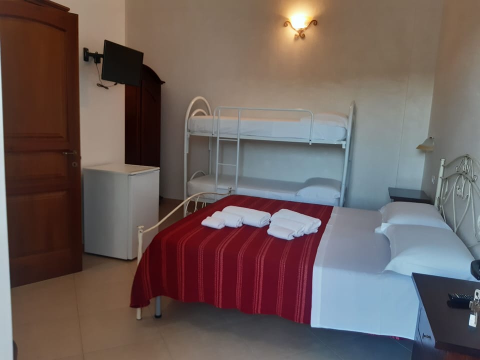 Quadruple Room, Garden View | Bed sheets