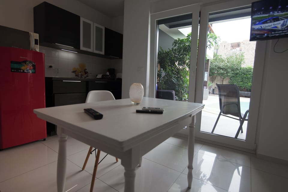 One-Bedroom Apartment with Pool View | Living area | 32-inch TV with digital channels, pay movies, streaming services
