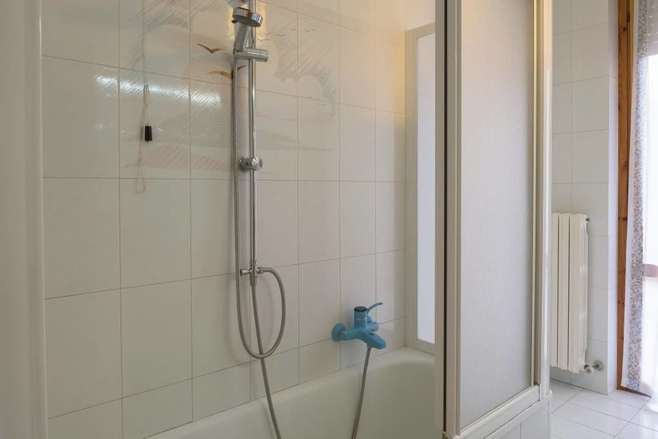 Apartment, 3 Bedrooms | Bathroom | Shower, free toiletries, hair dryer, bidet