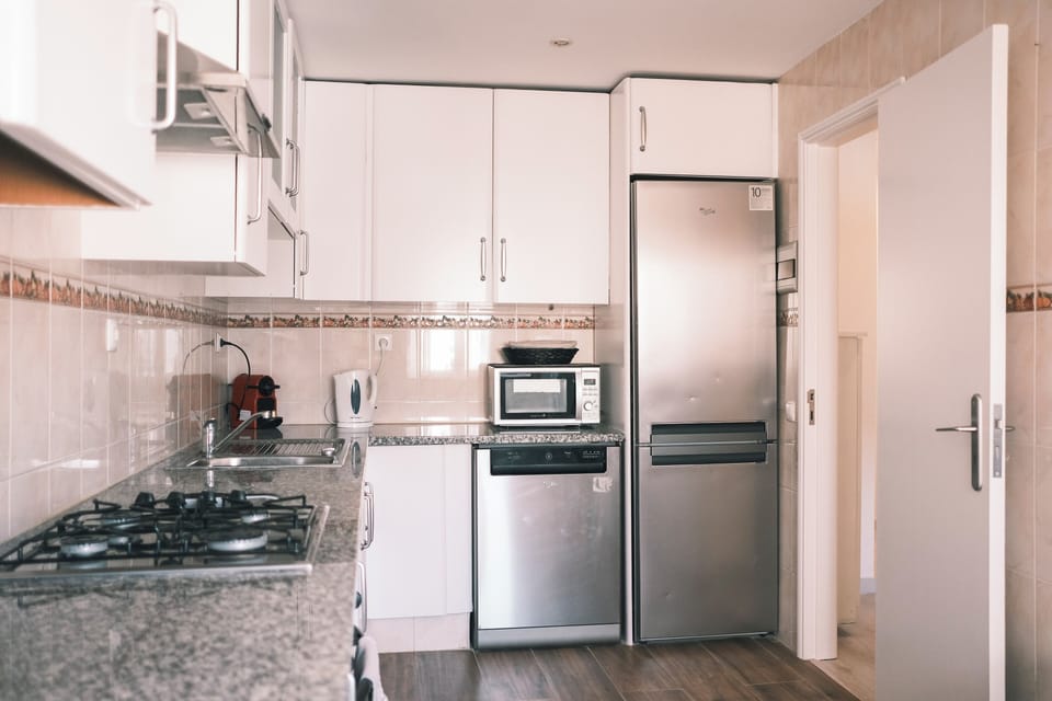 Apartment, 2 Bedrooms, City View | Private kitchen | Full-size fridge, microwave, oven, stovetop