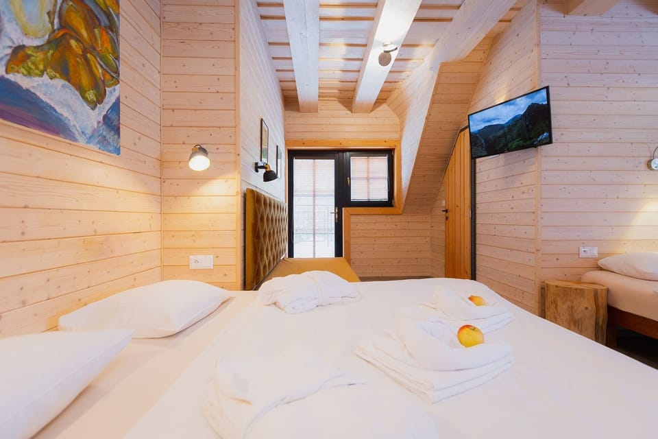 Family Room | Hypo-allergenic bedding, soundproofing, cribs/infant beds, free WiFi