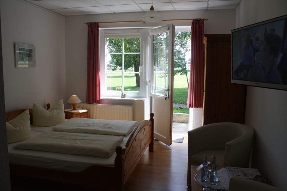 Traditional Double Room | Living area | Flat-screen TV