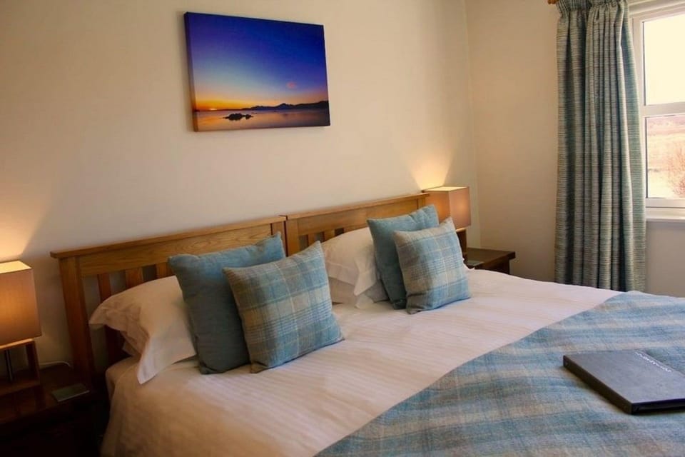 Superior Suite | Desk, blackout drapes, iron/ironing board, free WiFi