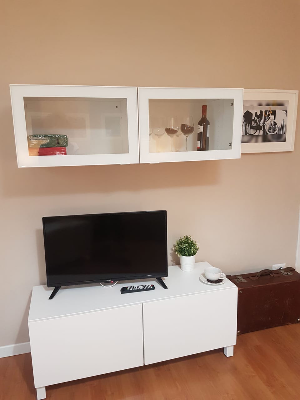 2 bedrooms, desk, iron/ironing board, free WiFi