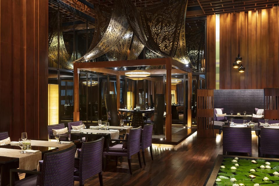 3 restaurants; lunch, dinner, and brunch served