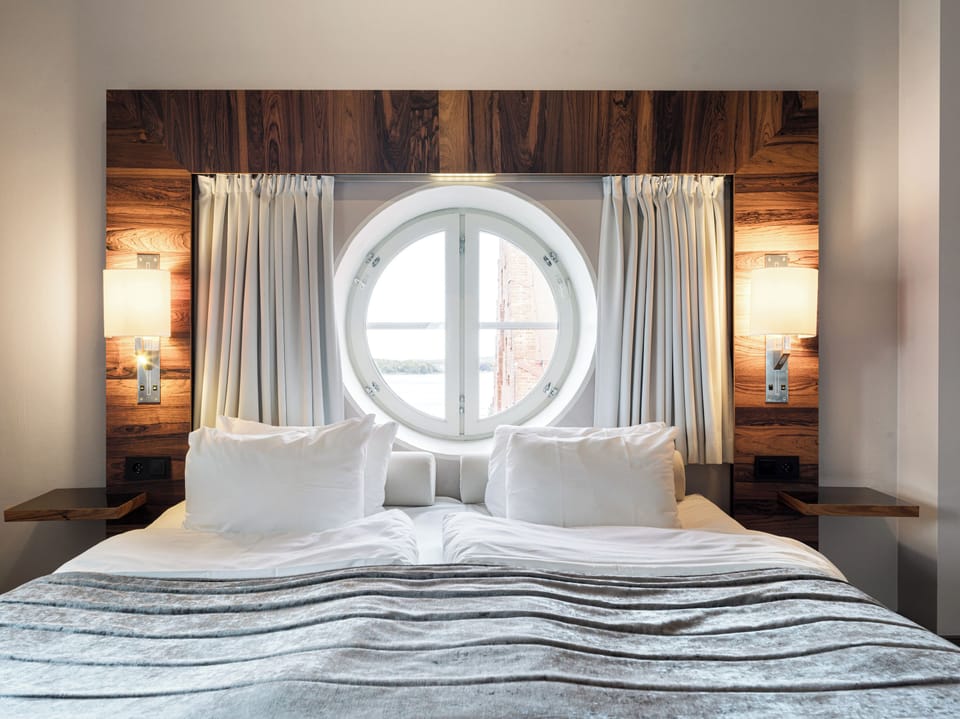 Suite | Hypo-allergenic bedding, in-room safe, desk, soundproofing