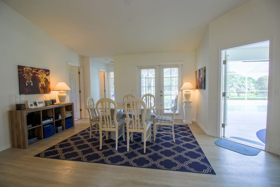 House | In-room dining