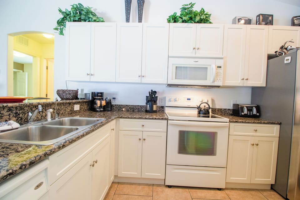 Family Villa | Private kitchen | Fridge, microwave, oven, stovetop