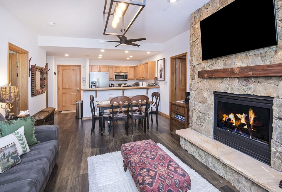 Condo, 2 Bedrooms | Living area | Smart TV