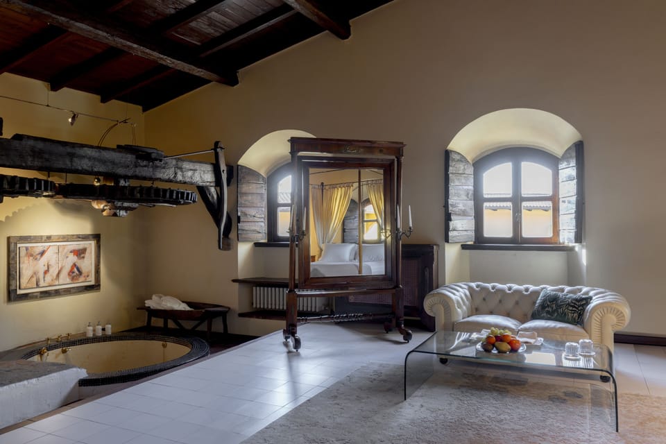 Royal Suite | In-room safe, desk, blackout drapes, soundproofing