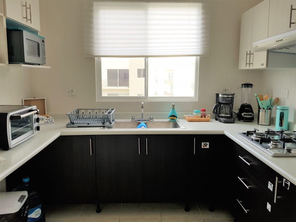 Family Apartment, 3 Bedrooms, Non Smoking | Private kitchen | Fridge, microwave, stovetop, coffee/tea maker