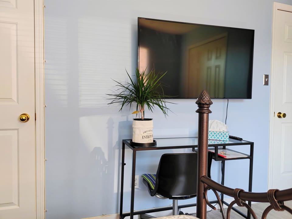 Superior Suite, 1 Queen Bed, Non Smoking, Ensuite (Only Accepting Guests Aged 10 and Above) | Premium bedding, desk, laptop workspace, soundproofing