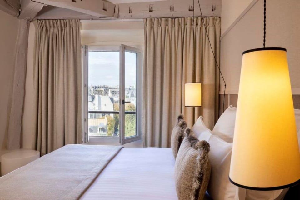 Classic Room | Premium bedding, in-room safe, desk, laptop workspace
