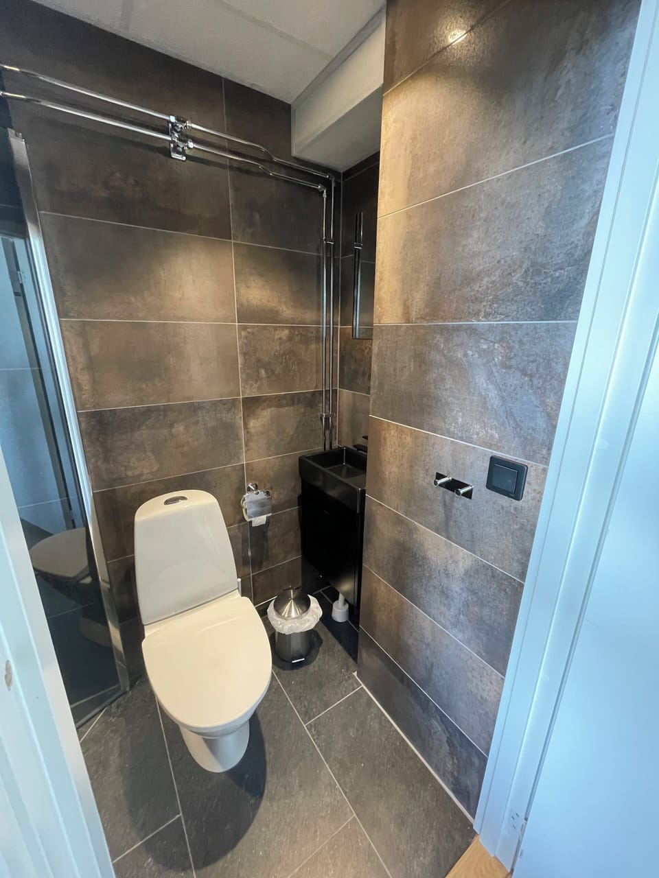 Deluxe Double or Twin Room | Bathroom | Hair dryer, towels