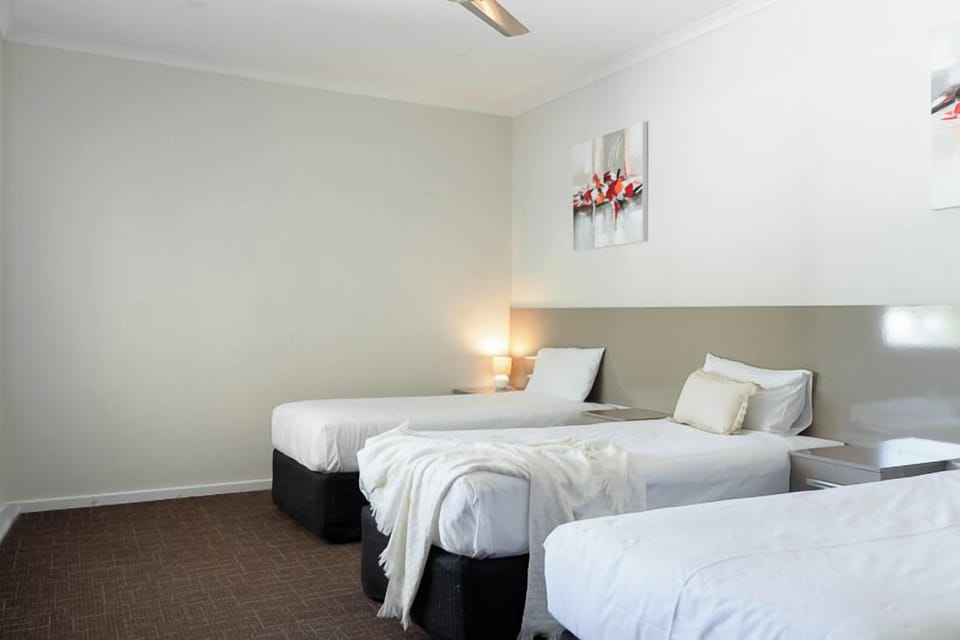 Highway 1 Holiday & Lifestyle Park Campground/ 
RV Resort in Adelaide