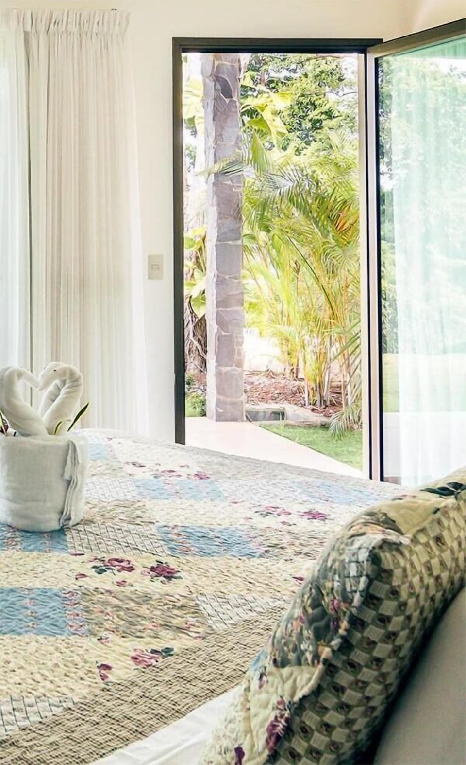 Sunset Room | In-room safe, individually decorated, individually furnished
