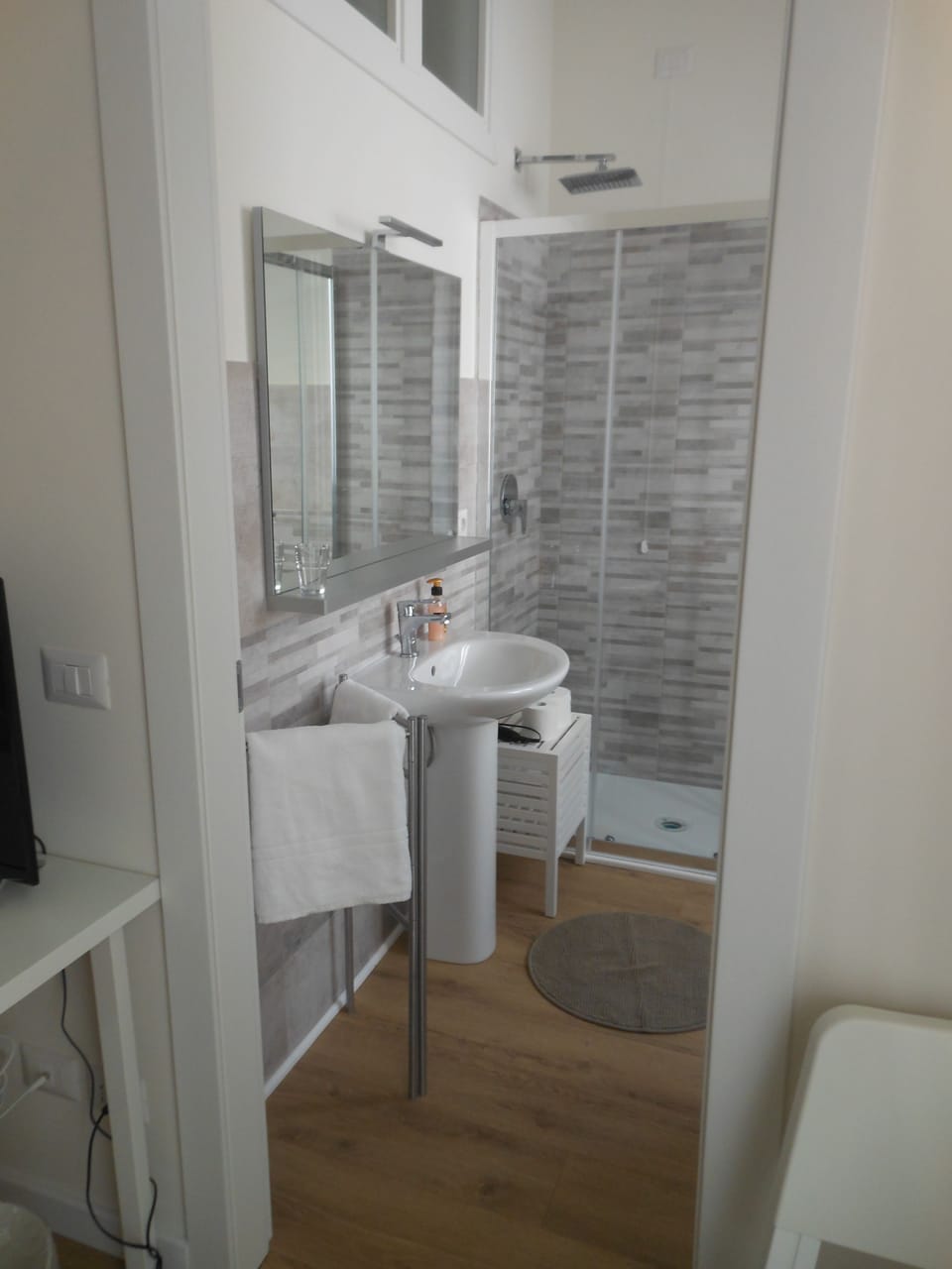 Triple Room | Bathroom | Shower, hair dryer, bidet, towels