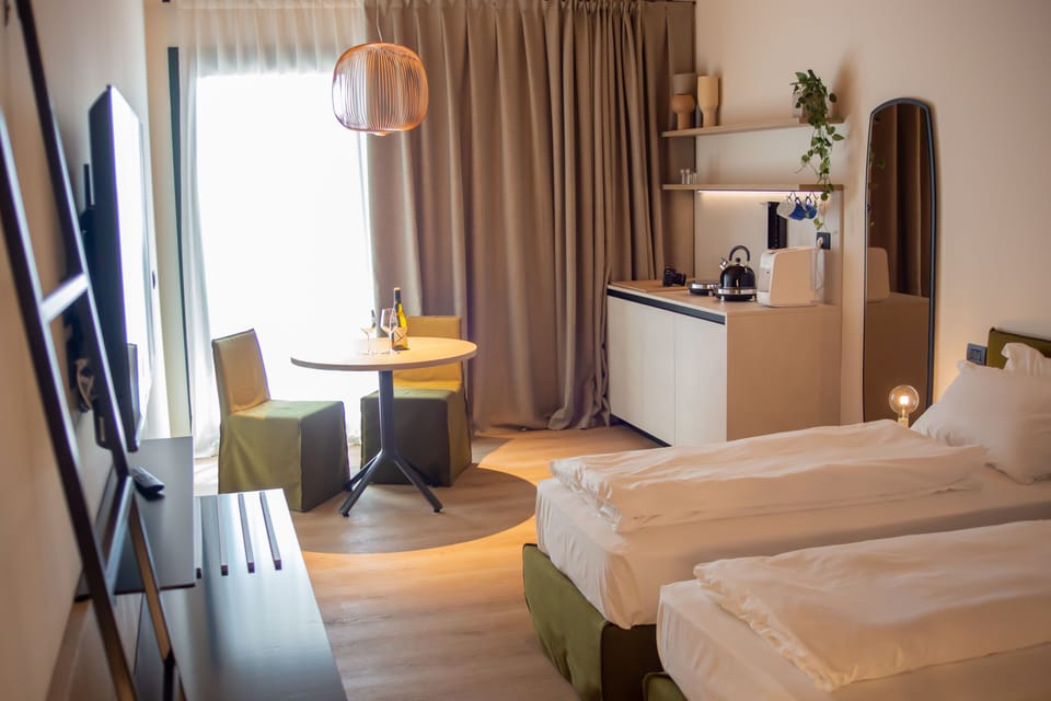 Superior Studio | Minibar, in-room safe, desk, iron/ironing board