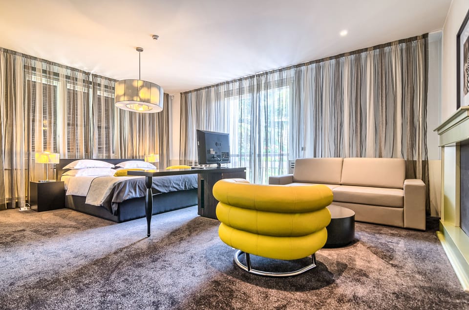 Superior Double Room, Park View | 1 bedroom, minibar, in-room safe, desk