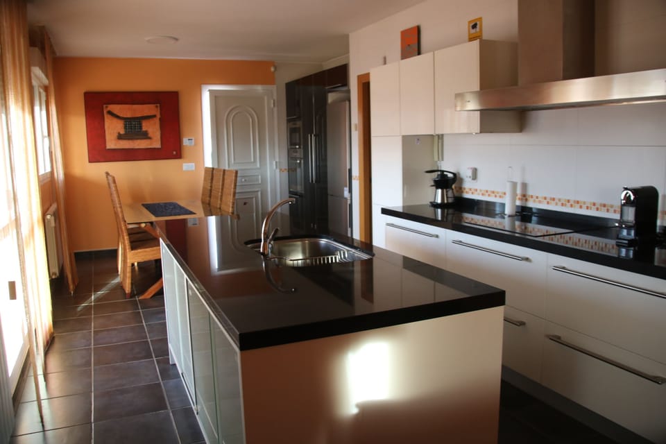 House, 3 Bedrooms, Private Pool | Private kitchen | Cookware/dishes/utensils