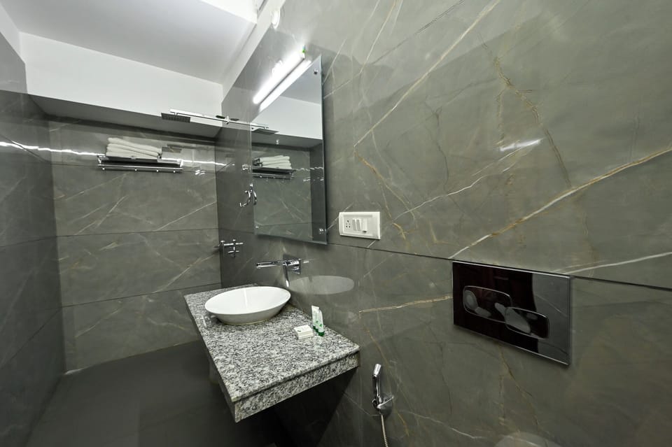 Family Suite, 2 Bedrooms | Bathroom | Shower, rainfall showerhead, free toiletries, towels