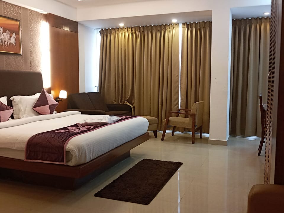 Premier Suite, 1 Double Bed, Smoking, Sea View | Premium bedding, Select Comfort beds, desk, iron/ironing board