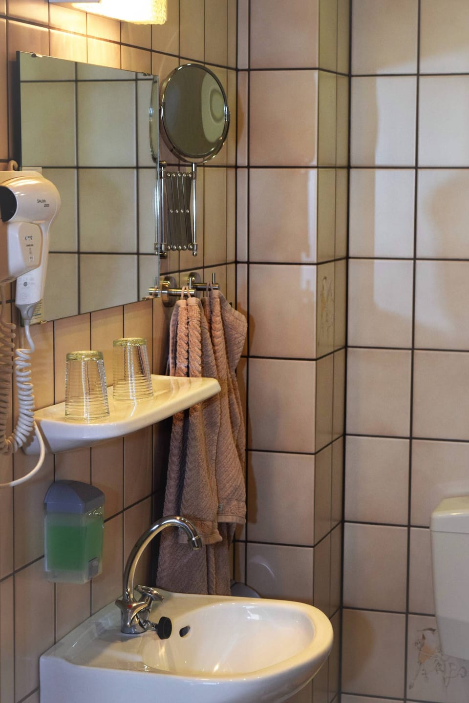 Twin Room | Bathroom sink