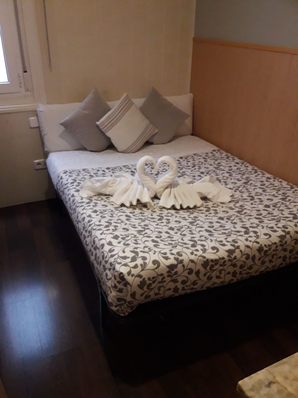 Double Room (pequeña) | Iron/ironing board, free WiFi, bed sheets