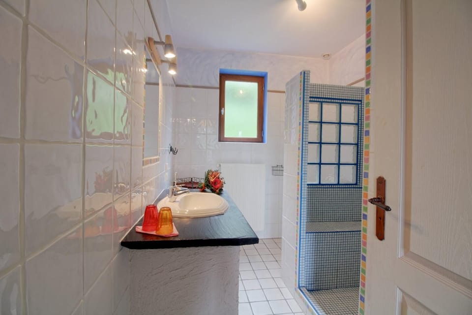 Panoramic Double Room (L'Envol) | Bathroom | Shower, free toiletries, hair dryer, towels