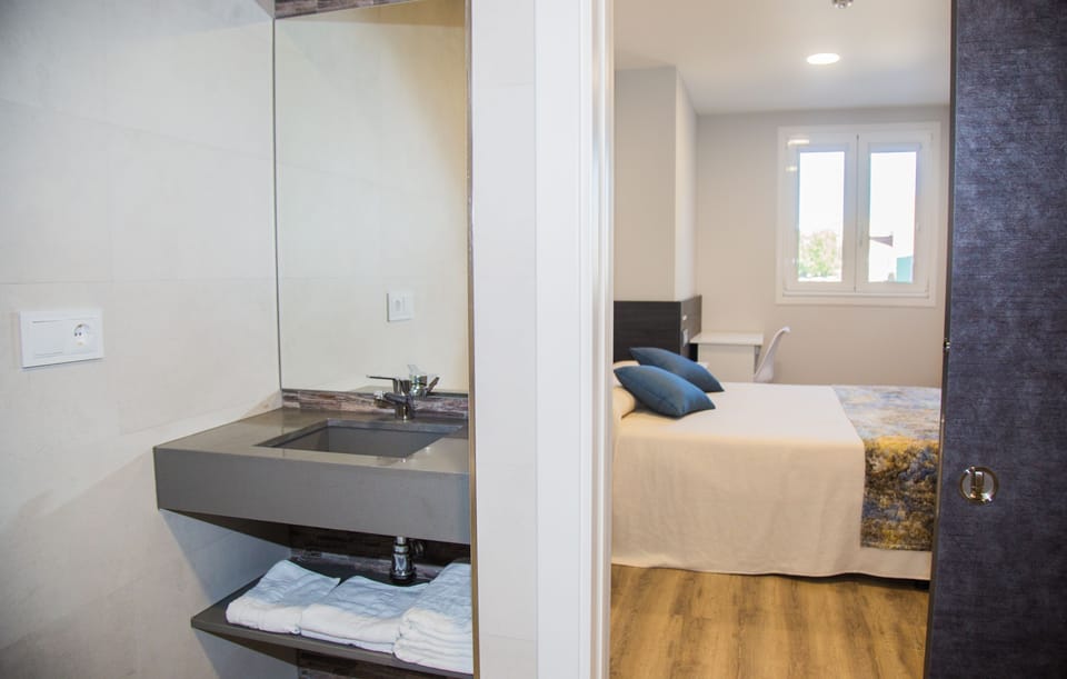 Double Room | In-room safe, individually decorated, individually furnished, desk