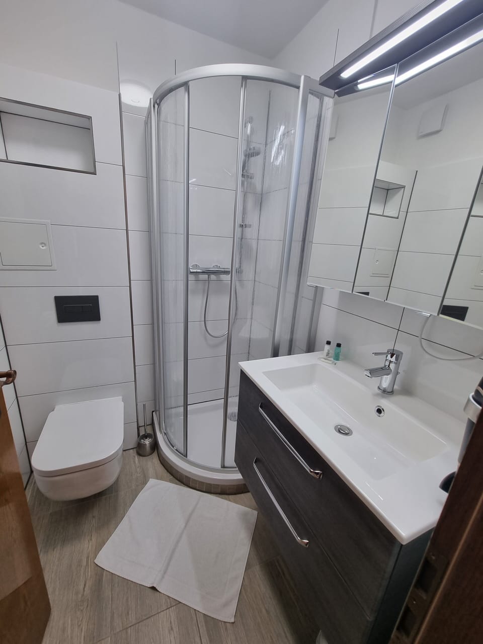 Shower, free toiletries, hair dryer, towels