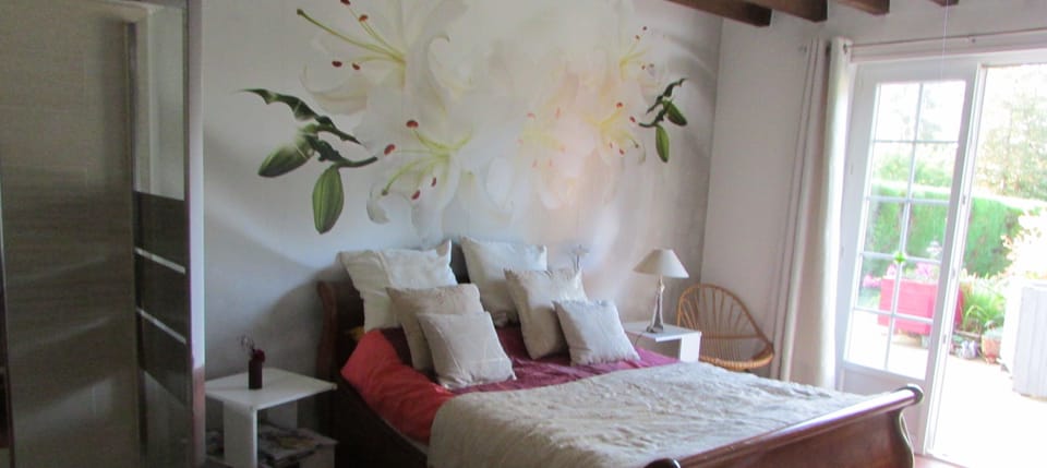 Double Room, 1 Queen Bed, Private Bathroom, Garden View (Lucie) | Individually decorated, individually furnished, blackout drapes