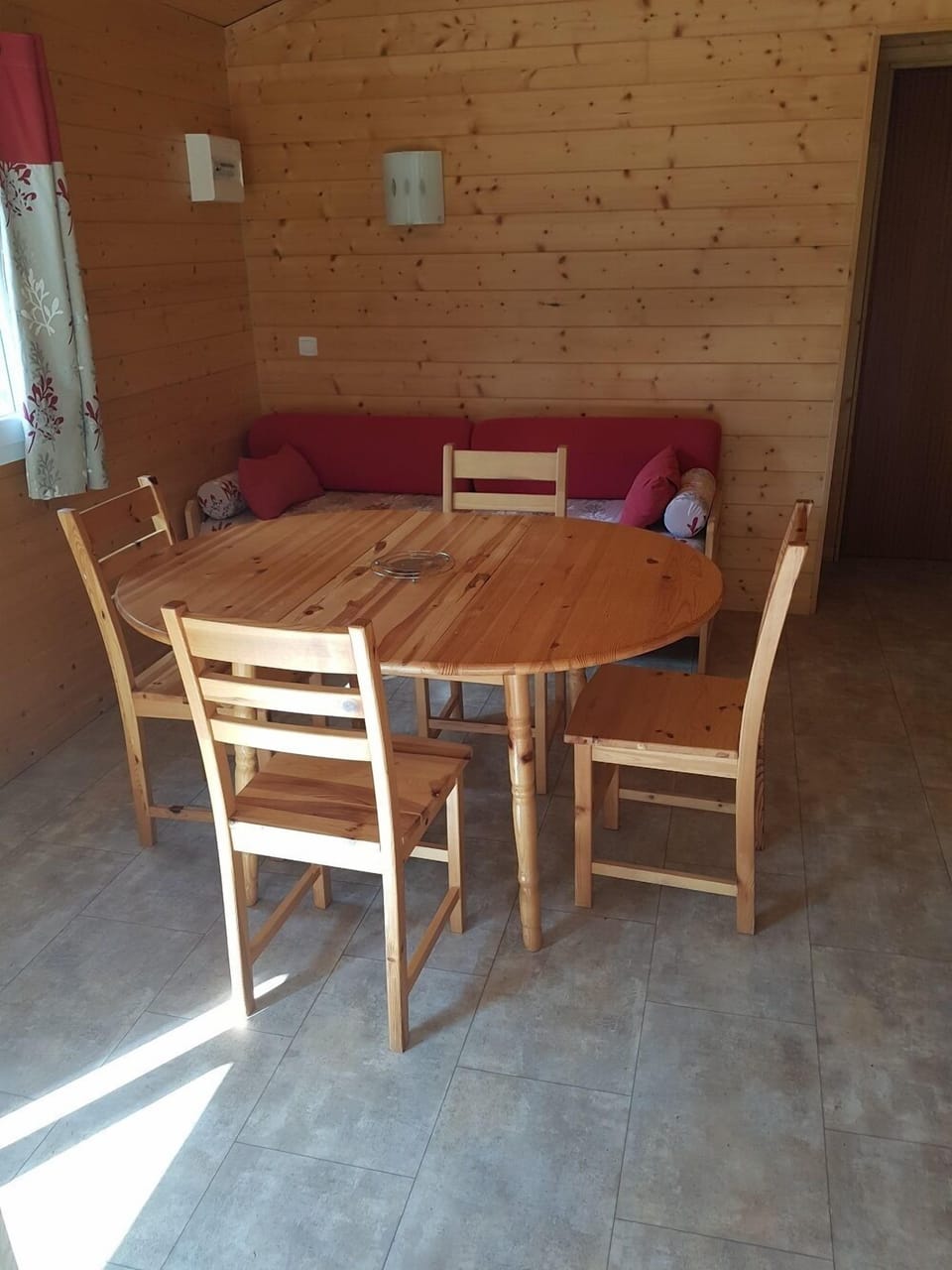 Chalet (Alouette) | Living area | Table tennis