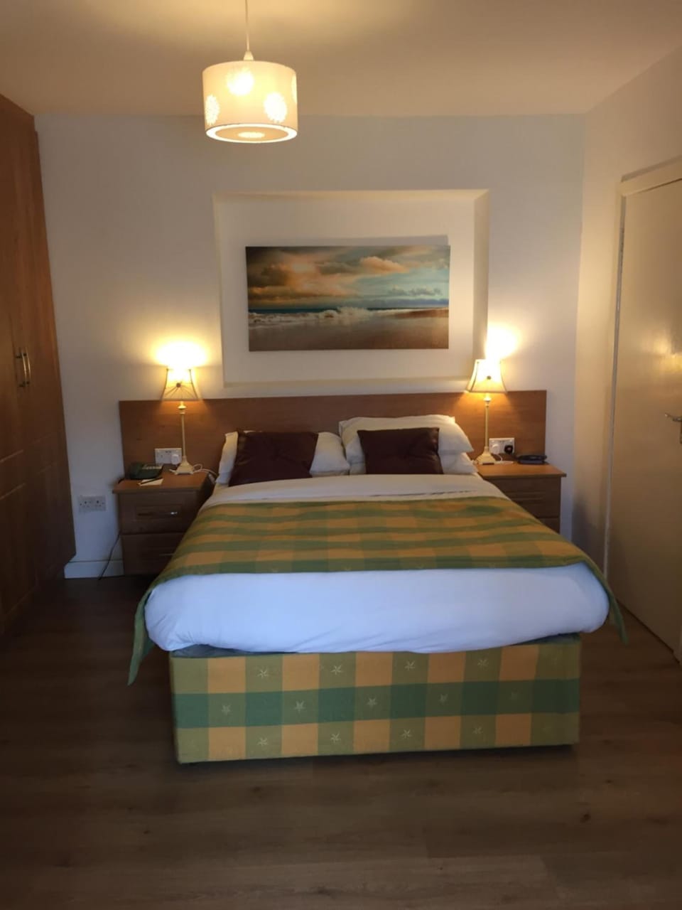 Desk, soundproofing, iron/ironing board, WiFi (free)