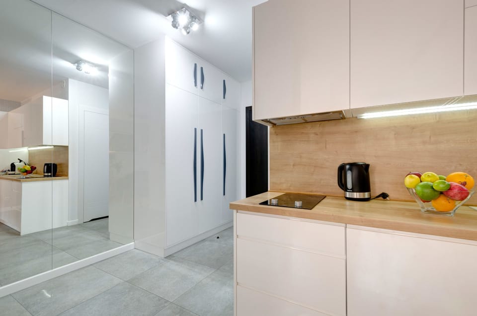 Comfort Apartment | Private kitchenette | Fridge, microwave, oven, stovetop