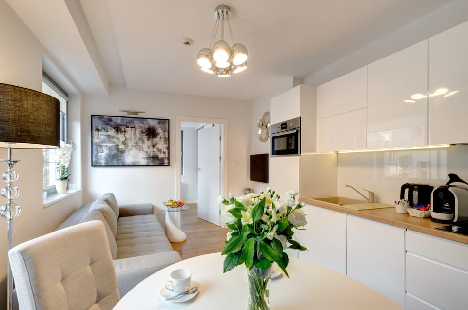Comfort Apartment | Living area | 32-inch flat-screen TV with cable channels, TV