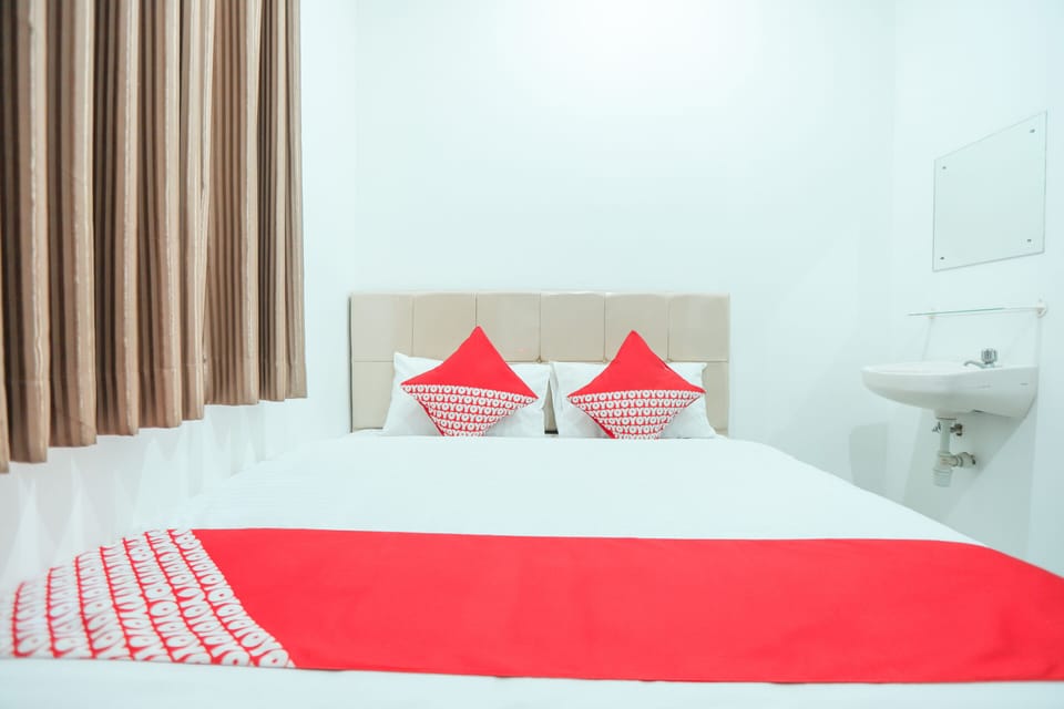Standard Double Room | Desk, free WiFi, bed sheets