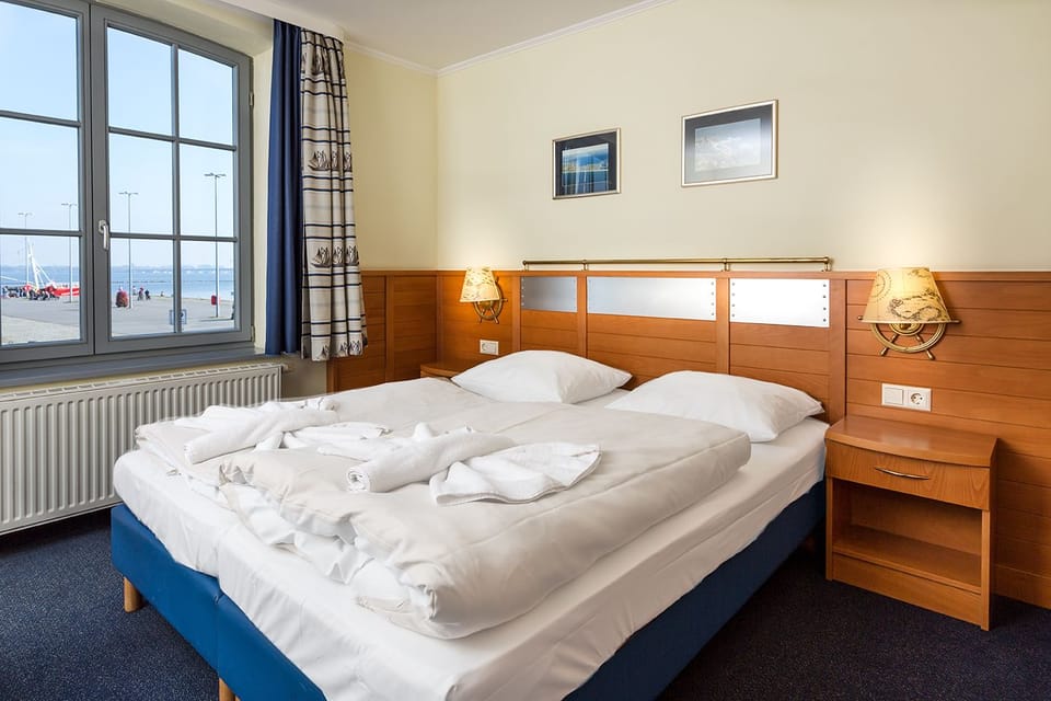 Double Room, Ocean View | Desk, soundproofing, cribs/infant beds, rollaway beds