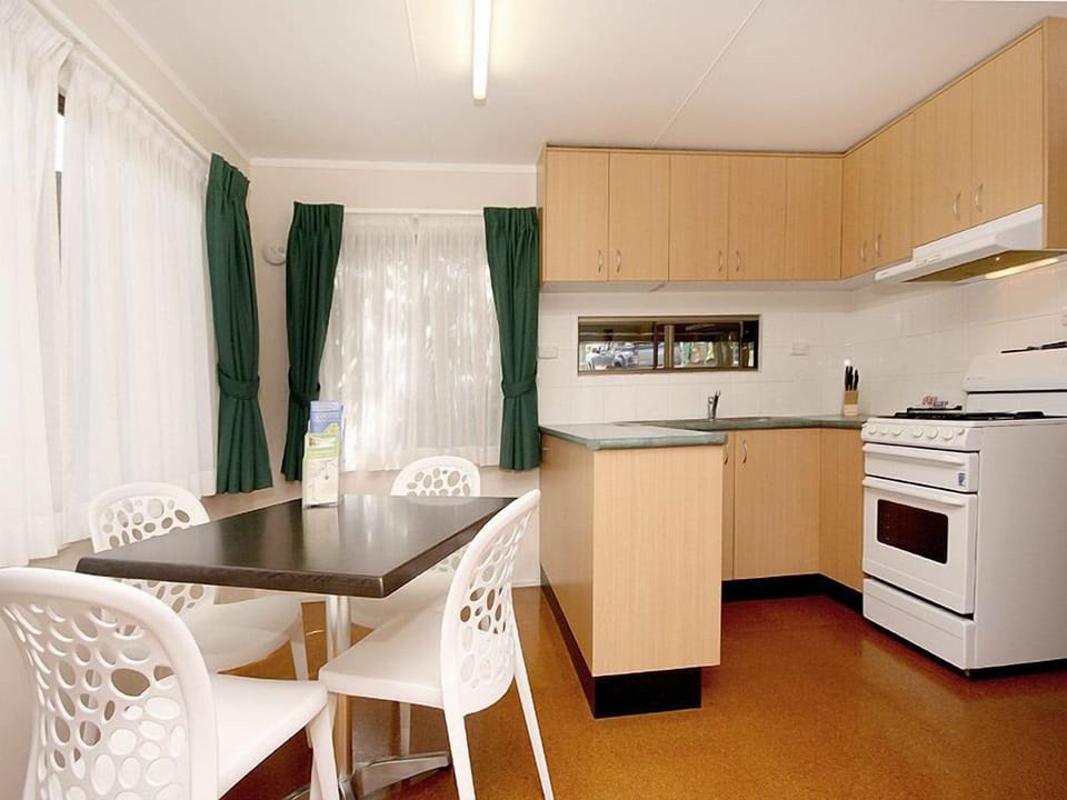 Standard Suite, 1 Bedroom, Non Smoking, Kitchen | Private kitchen | Toaster